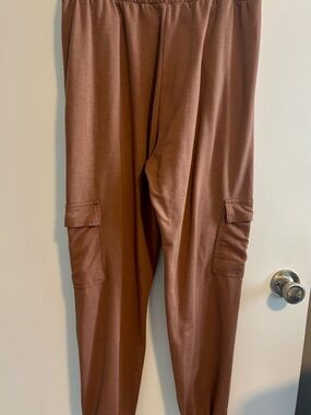 Women's Cargo Jogger Pants in Rust Brown size medium